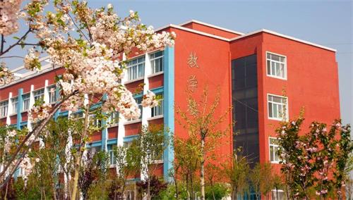 山東工業技師學院教學設施完善嗎？生活環境怎么樣？